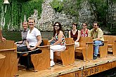Vyhlídková plavba na voru po řece Vltavě, inspekční cesta zástupců města a okresu Pasov v Českém Krumlově, 3. srpna 2004, foto: Lubor Mrázek 