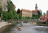 Vyhlídková plavba na voru po řece Vltavě, inspekční cesta zástupců města a okresu Pasov v Českém Krumlově, 3. srpna 2004, foto: Lubor Mrázek 