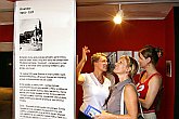Prohlídka expozic Egon Schiele Art Centra, inspekční cesta zástupců města a okresu Pasov v Českém Krumlově, 3. srpna 2004, foto: Lubor Mrázek 
