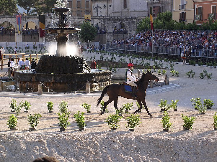 Die Krumauer im italienischen Sulmona 2004, Bildsquelle: das Archiv Krumlovští pištci und Fioretto