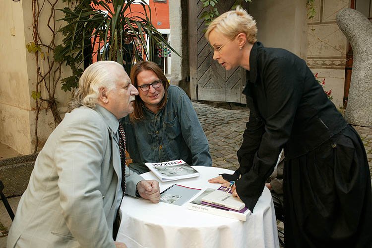 Vernissage der Ausstellung der Werke von Milan Knížák im Egon Schiele Art Centrum Český Krumlov, 4. September 2004, Foto: Libor Sváček