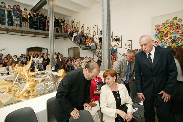 Vernissage der Ausstellung der Werke von Milan Knížák im Egon Schiele Art Centrum Český Krumlov, 4. September 2004, Foto: Libor Sváček