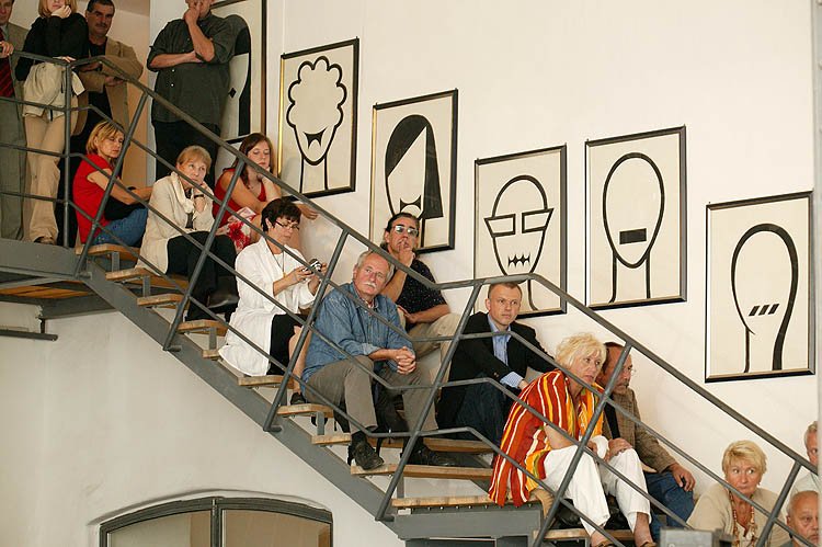 Vernissage der Ausstellung der Werke von Milan Knížák im Egon Schiele Art Centrum Český Krumlov, 4. September 2004, Foto: Libor Sváček