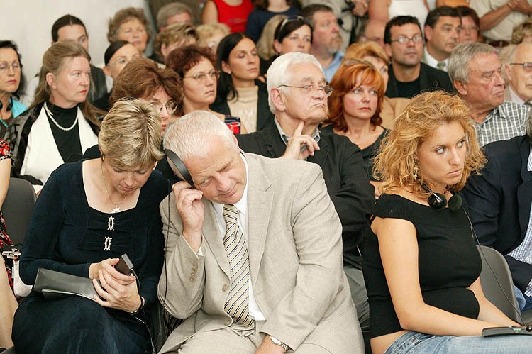 Vernissage der Ausstellung der Werke von Milan Knížák im Egon Schiele Art Centrum Český Krumlov, 4. September 2004, Foto: Libor Sváček