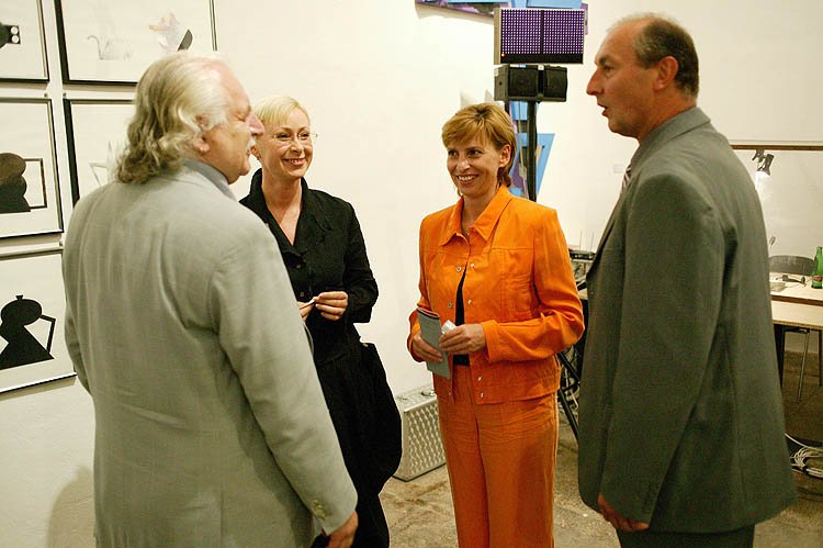 Vernissage der Ausstellung der Werke von Milan Knížák im Egon Schiele Art Centrum Český Krumlov, 4. September 2004, Foto: Libor Sváček