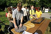 Stadtführung für Blinde, Fotogalerie des Tages mit Handicap - Tages ohne Barrieren, Český Krumlov, 11. 9. 2004, Foto: Lubor Mrázek 