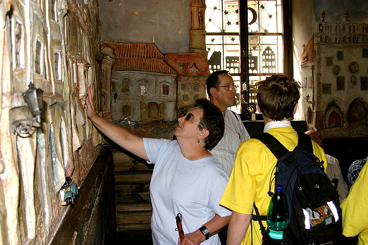 Stadtführung für Blinde, Fotogalerie des Tages mit Handicap - Tages ohne Barrieren, Český Krumlov, 11. 9. 2004, Foto: Lubor Mrázek