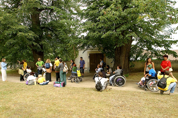 Individuelle Besichtigungen der touristischen Attraktionen der Stadt, Fotogalerie des Tages mit Handicap - Tages ohne Barrieren, Český Krumlov, 11. 9. 2004, Foto: Lubor Mrázek