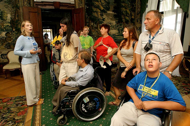 Individuelle Besichtigungen der touristischen Attraktionen der Stadt, Fotogalerie des Tages mit Handicap - Tages ohne Barrieren, Český Krumlov, 11. 9. 2004, Foto: Lubor Mrázek