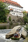 Český Krumlov z řeky Vltavy - vyhlídková plavba na voru, Den s handicapem, Český Krumlov 11. září 2004, foto: Lubor Mrázek 