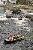 Český Krumlov z řeky Vltavy - plavba na raftu, Den s handicapem, Český Krumlov 11. září 2004, foto: Lubor Mrázek 