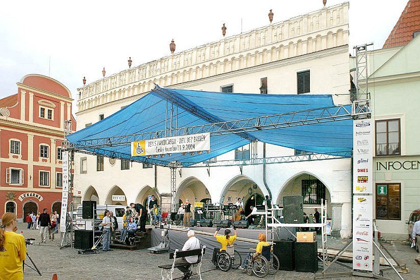 Program na náměstí Svornosti, Den s handicapem, Český Krumlov 11. září 2004, foto: Lubor Mrázek