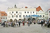 Kulturprogramm am Stadtplatz Náměstí Svornosti, Fotogalerie des Tages mit Handicap - Tages ohne Barrieren, Český Krumlov, 11. 9. 2004, Foto: Lubor Mrázek 