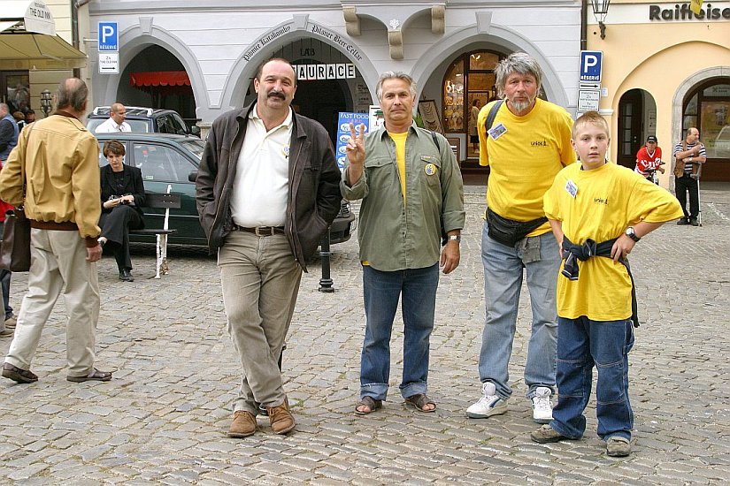 Libor Frýba, Pavel Slavko, Jiří Škarvada 2x, Leute 'hinter den Kulissen', Fotogalerie des Tages mit Handicap - Tages ohne Barrieren, Český Krumlov, 11. 9. 2004, Foto: Lubor Mrázek