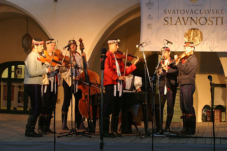 Břeclavan - moravská cimbálovka, Svatováclavské slavnosti 2004, foto: © Lubor Mrázek