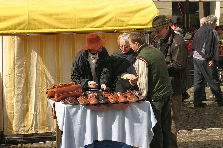 Svatováclavský trh na náměstí Svornosti, Svatováclavské slavnosti 2004, foto: © Lubor Mrázek