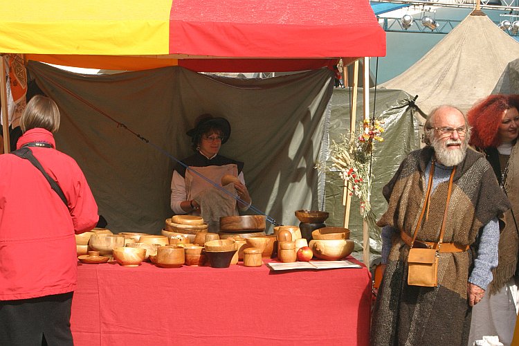 St.-Wenzels-Fest 2004 - St.-Wenzels-Markt am Stadtplatz Náměstí Svornosti, Foto: © Lubor Mrázek