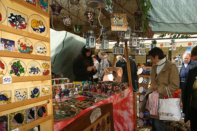 St.-Wenzels-Fest 2004 - St.-Wenzels-Markt am Stadtplatz Náměstí Svornosti, Foto: © Lubor Mrázek