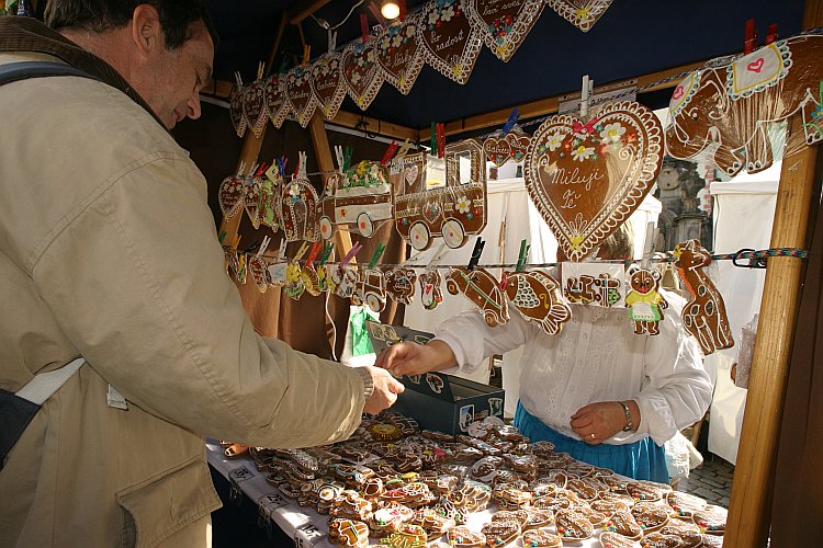 St.-Wenzels-Fest 2004 - St.-Wenzels-Markt am Stadtplatz Náměstí Svornosti, Foto: © Lubor Mrázek