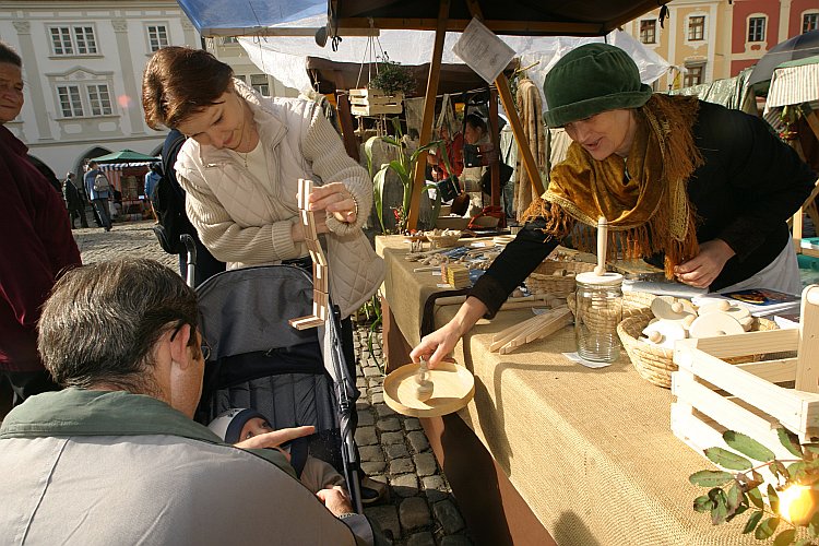 Svatováclavský trh na náměstí Svornosti, Svatováclavské slavnosti 2004, foto: © Lubor Mrázek