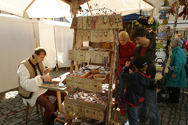 St.-Wenzels-Fest 2004 - St.-Wenzels-Markt am Stadtplatz Náměstí Svornosti, Foto: © Lubor Mrázek