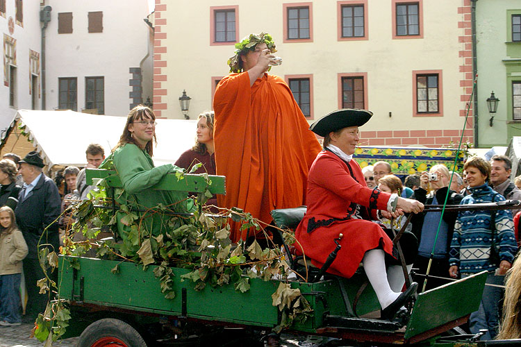 St.-Wenzels-Fest 2004 - Winzer- und Bierbrauerzug durch die Stadt, Foto: © Lubor Mrázek