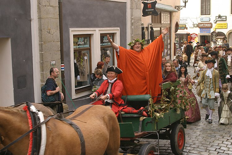 St.-Wenzels-Fest 2004 - Winzer- und Bierbrauerzug durch die Stadt, Foto: © Lubor Mrázek