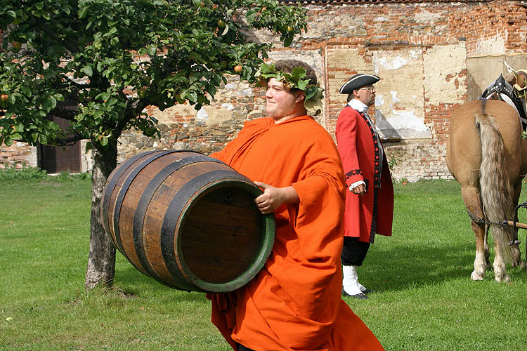 St.-Wenzels-Fest 2004 - Winzer- und Bierbrauerzug durch die Stadt, Foto: © Lubor Mrázek