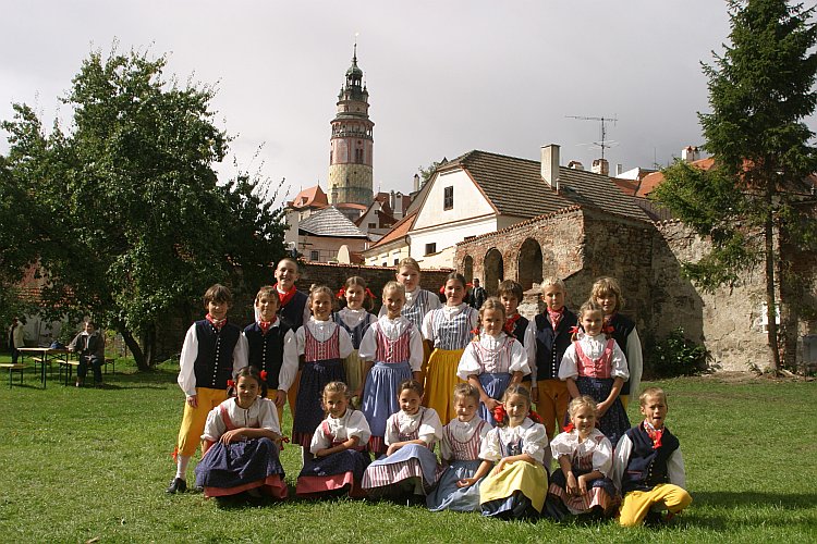 St.-Wenzels-Fest 2004 - Winzer- und Bierbrauerzug durch die Stadt, Foto: © Lubor Mrázek