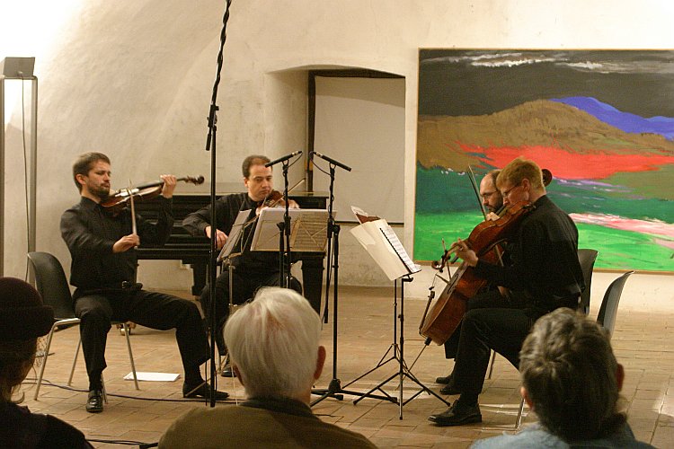 Koncert v Egon Schiele Art Centru: hudba Milana Knížáka v podání Kvarteta Appolon, Svatováclavské slavnosti 2004, foto: © Lubor Mrázek