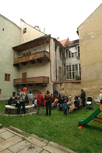 Popelka - Studio Dell arte Č. Budějovice, Svatováclavské slavnosti 2004, foto: © Lubor Mrázek