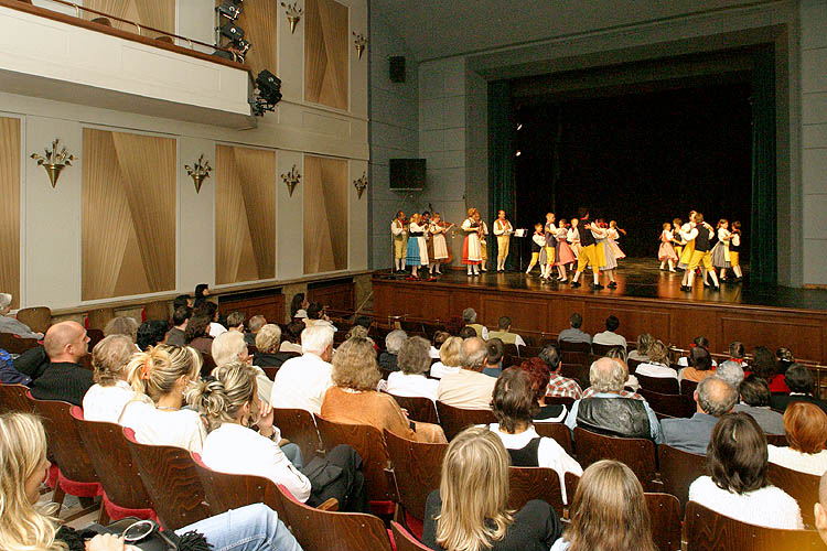 Večer s folklórem - Jitřenka Český Krumlov, Svatováclavské slavnosti 2004, foto: © Lubor Mrázek