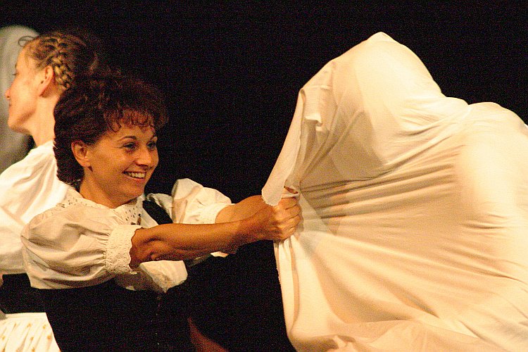 Večer s folklórem - Folklórní soubor Růže Český Krumlov, Svatováclavské slavnosti 2004, foto: © Lubor Mrázek