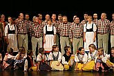 St.-Wenzels-Fest 2004 - Abend mit der Folklore - Jitřenka Český Krumlov, Folkloreensemble Růže Český Krumlov, Corro Monte Zugna Roveretto (Italien), Foto: © Lubor Mrázek 