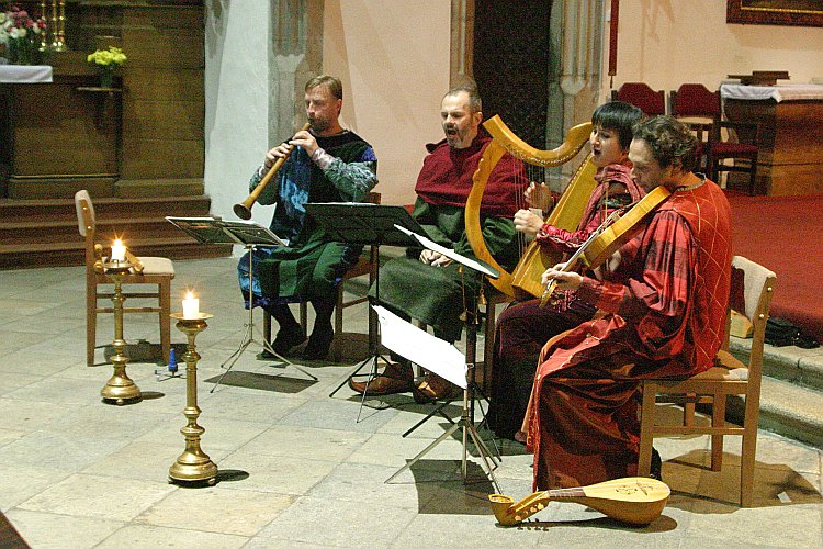 St.-Wenzels-Fest 2004 - Besichtigung der Kirche St. Veit und feierliches Konzert anlässlich des St.-Wenzels-Festes, Foto: © Lubor Mrázek