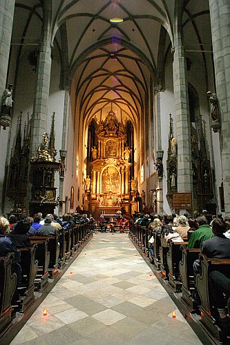 St.-Wenzels-Fest 2004 - Besichtigung der Kirche St. Veit und feierliches Konzert anlässlich des St.-Wenzels-Festes, Foto: © Lubor Mrázek