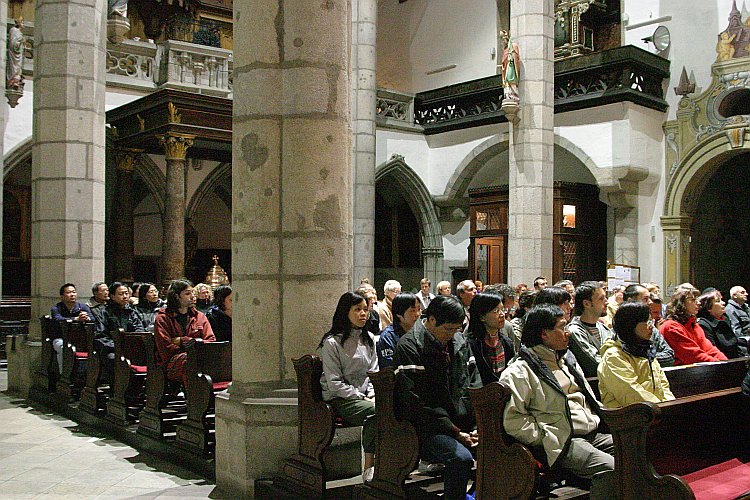 St.-Wenzels-Fest 2004 - Besichtigung der Kirche St. Veit und feierliches Konzert anlässlich des St.-Wenzels-Festes, Foto: © Lubor Mrázek