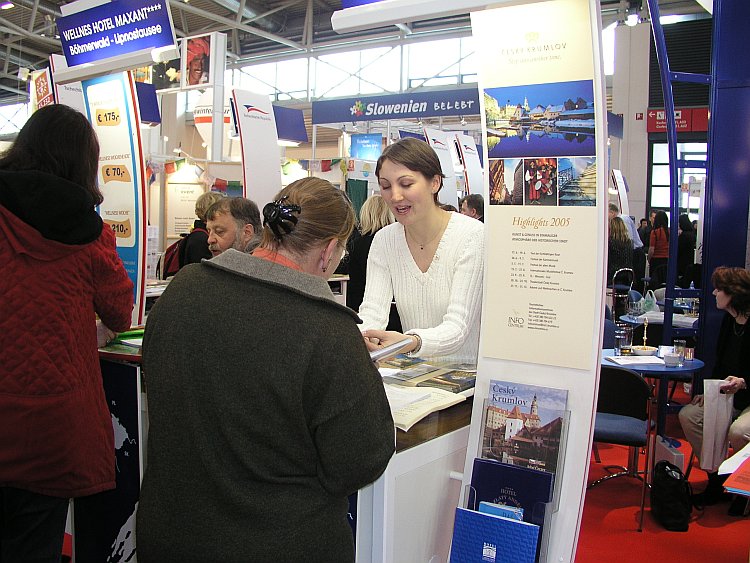 Präsentation von Český Krumlov bei der Messe in München, der Stand von Český Krumlov wurde häufig besucht, Quelle: Archiv DM Český Krumlov