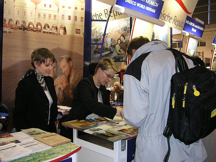 Präsentation von Český Krumlov bei der Messe in München, Jitka Plouharová und Jitka Zikmundová, Quelle: Archiv DM Český Krumlov