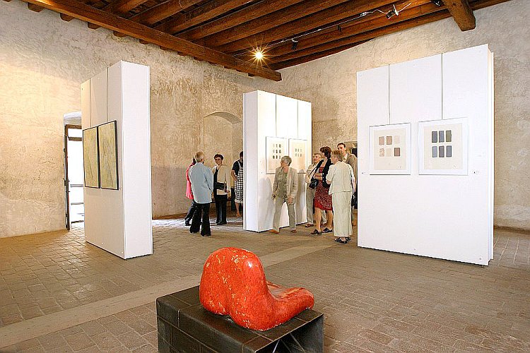 Vernisáž výstavy 12. ročníku Mezinárodní galerie keramické tvorby, 1.5.2005, foto: © 2005 Lubor Mrázek