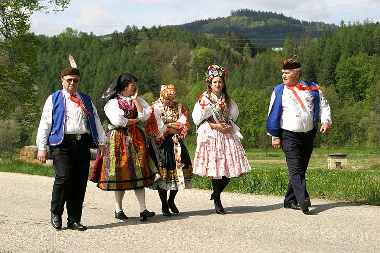 Přesun z Rájova do Zlaté Koruny, oslavy 60. výročí konce 2. světové války v regionu Český Krumlov, foto: © Lubor Mrázek