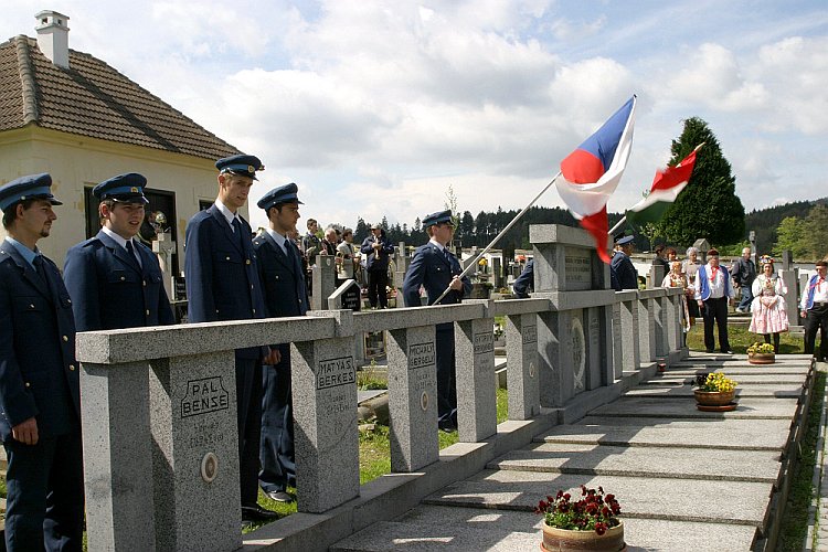 Pietní akt ve Zlaté Koruně, oslavy 60. výročí konce 2. světové války v regionu Český Krumlov, foto: © Lubor Mrázek