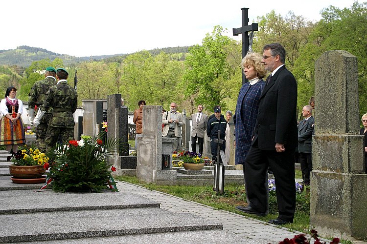 Pietní akt ve Zlaté Koruně, oslavy 60. výročí konce 2. světové války v regionu Český Krumlov, foto: © Lubor Mrázek