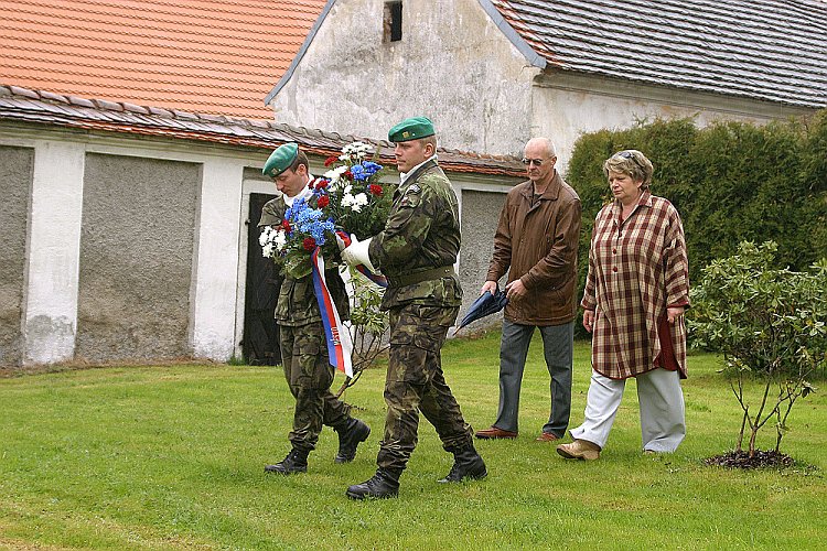 Pietní akt ve Vyšším Brodě, oslavy 60. výročí konce 2. světové války v regionu Český Krumlov, foto: © Lubor Mrázek