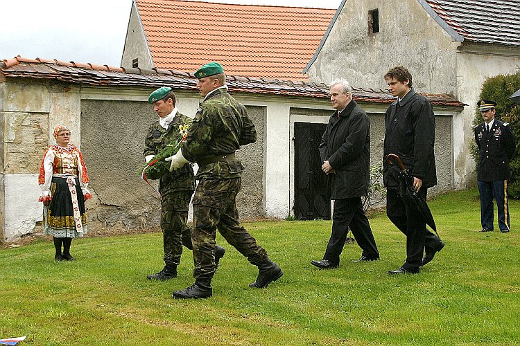 Pietní akt ve Vyšším Brodě, oslavy 60. výročí konce 2. světové války v regionu Český Krumlov, foto: © Lubor Mrázek