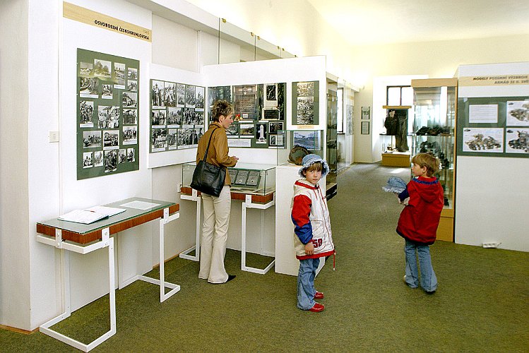 Výstava „Náš voják v boji za svobodu a demokracii“, Regionální muzeum Český Krumlov, oslavy 60. výročí konce 2. světové války v regionu Český Krumlov, foto: © Lubor Mrázek