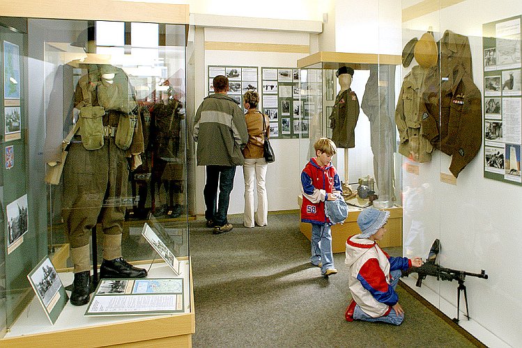 Výstava „Náš voják v boji za svobodu a demokracii“, Regionální muzeum Český Krumlov, oslavy 60. výročí konce 2. světové války v regionu Český Krumlov, foto: © Lubor Mrázek