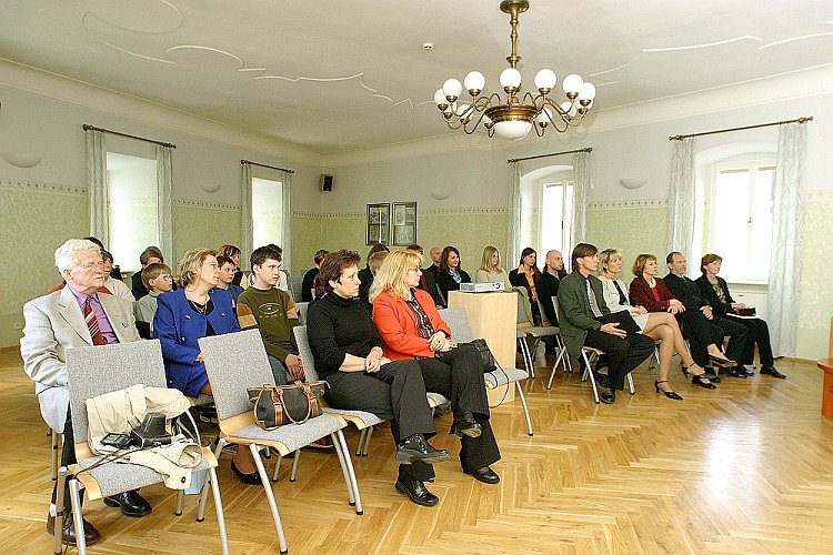 Ukončení oslav spojené s křtem knihy překladů básní Hanse Munka Terezínská svědectví, Hotel u města Vídně Český Krumlov, oslavy 60. výročí konce 2. světové války v regionu Český Krumlov, foto: © Lubor Mrázek