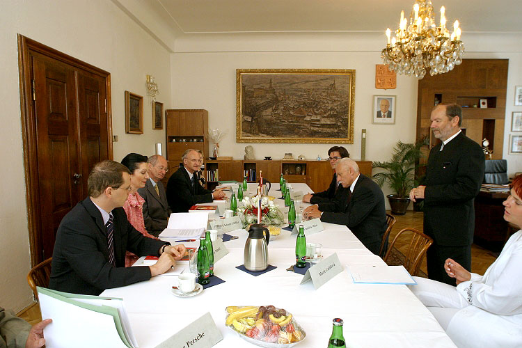 Besuch der Botschafterin Österreichs in der Tschechischen Republik I.E. Dr. Margot Klestil-Löffler in Český Krumlov, die gemeinsame Gespräche im Rathaus, Foto: © Lubor Mrázek