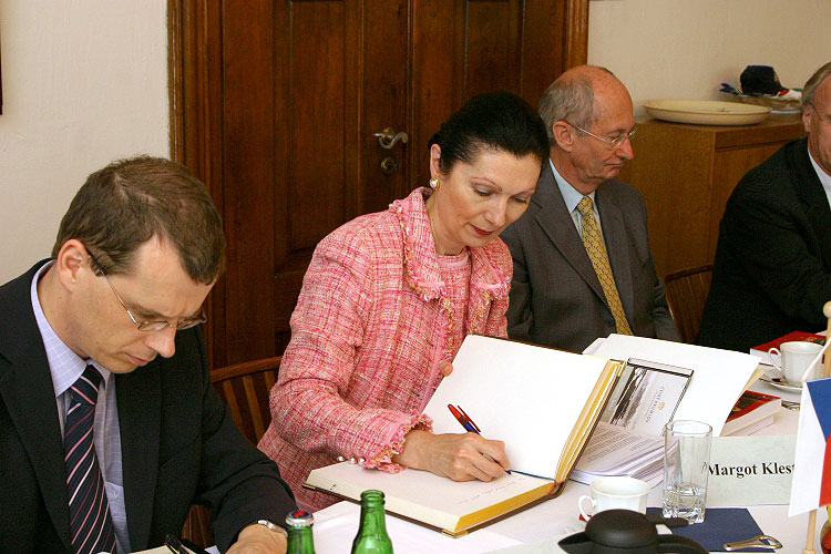 Besuch der Botschafterin Österreichs in der Tschechischen Republik I.E. Dr. Margot Klestil-Löffler in Český Krumlov, die gemeinsame Gespräche im Rathaus, Foto: © Lubor Mrázek